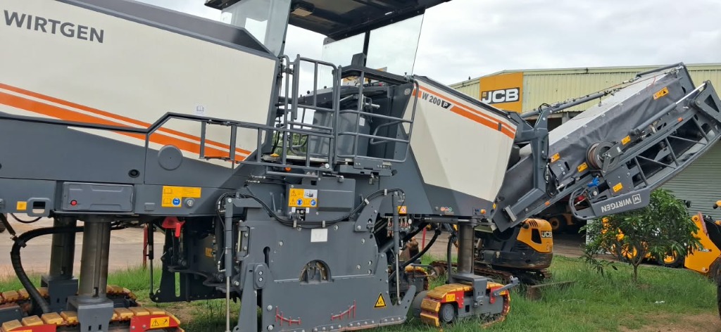 Wirtgen W 200 F Side Profile